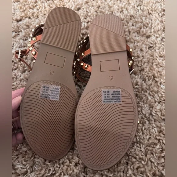 Portland boot company women’s studded, gold gladiator sandals, Size 8 1/2 - Picture 6 of 7